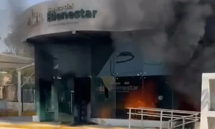Queman sucursales del banco del Bienestar en Jalisco y Michoacán tras muerte de ‘El Mencho’