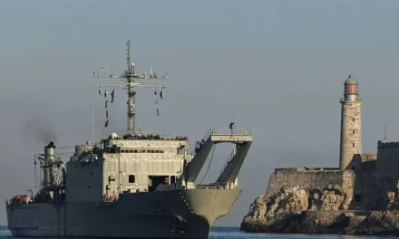 Arriban buques de la Marina a La Habana con ayuda humanitaria