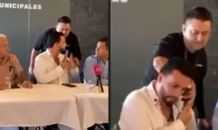 Video: Hombre intenta arrebatarle el celular al alcalde Luis Munguía en plena rueda de prensa