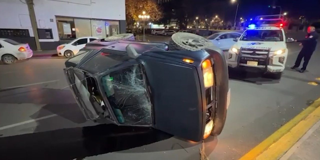 Saltillo: Conductor ebrio vuelca camioneta tras perder el control