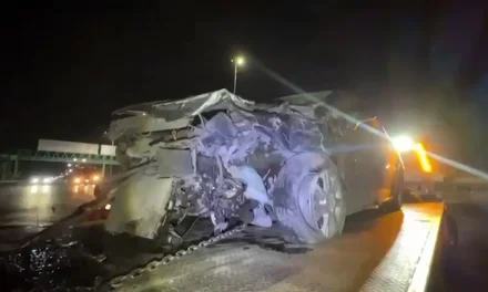 Confusión en semáforo provoca choque frontal en Saltillo