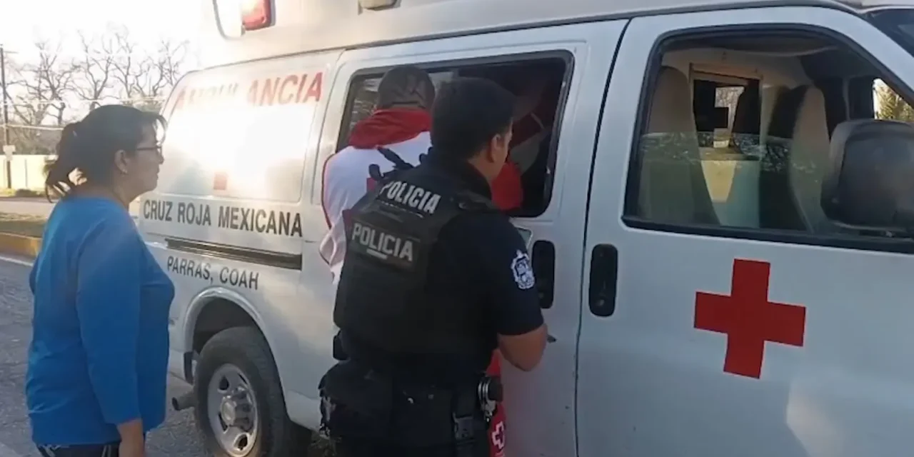 Dramático choque deja a un menor herido en Parras
