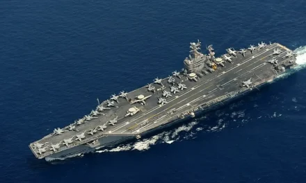 EE.UU. derriba dron iraní cerca de su portaaviones en el mar Arábigo