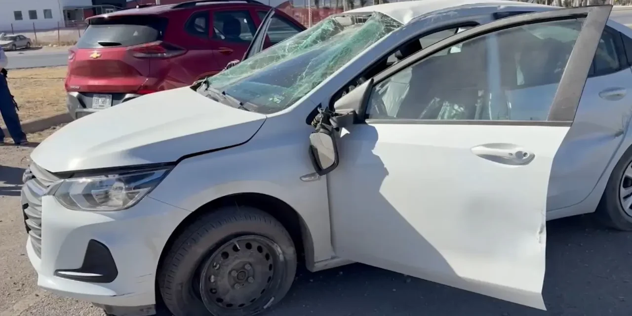 Estudiante vuelca en carretera a Derramadero