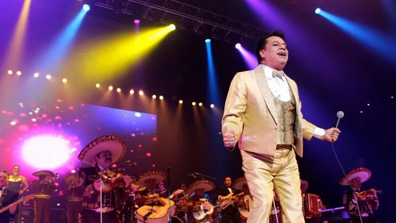 Juan Gabriel vuelve a sonar en la CDMX con un gran concierto sinfónico