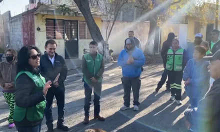 Limpian e iluminan callejones de servicio en Saltillo