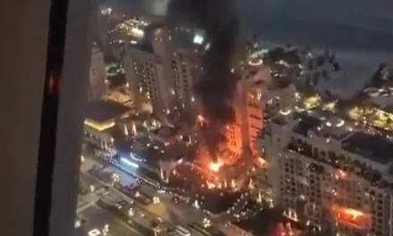 Impactan misiles en Palm Jumeirah; activan defensas aéreas en Dubái