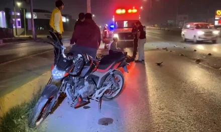 Saltillo: Motociclista acaba en el hospital tras accidente