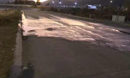 No atienden fuga de aguas negras en la colonia Mirasierra