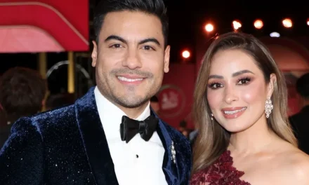 ‘Lo que se ve no se juzga’; Toñita pone en duda la sexualidad de Carlos Rivera y su matrimonio con Cynthia Rodríguez