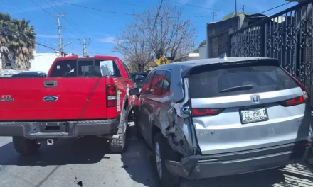 Pick up de legislador de Morena ocasiona un accidente en Saltillo