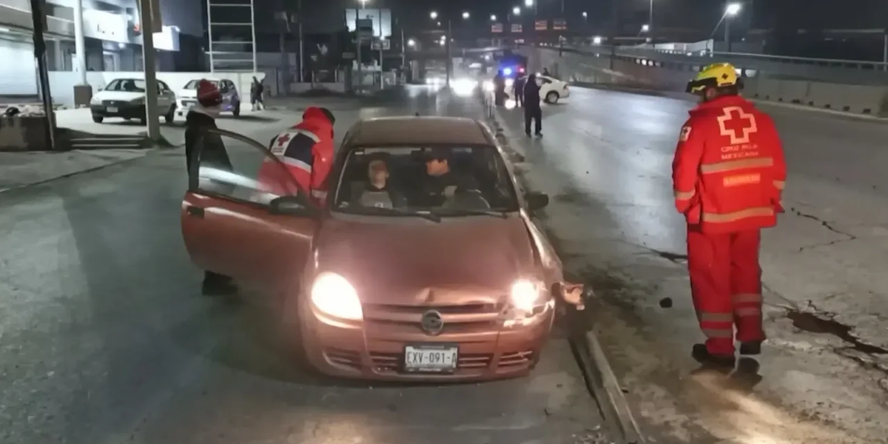 Saltillo: Pierde el control por acelerado y provoca choque al invadir carril