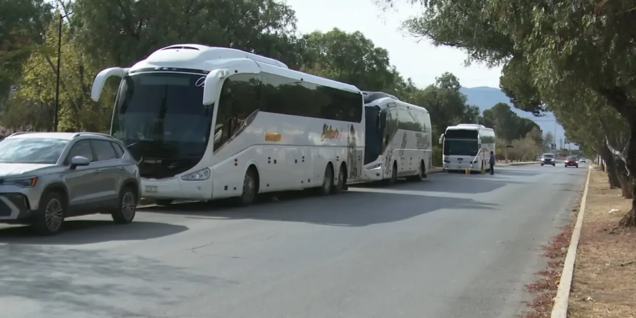 Por la basura que ocasionan piden retirar autobuses de plaza pública en la 26 de marzo
