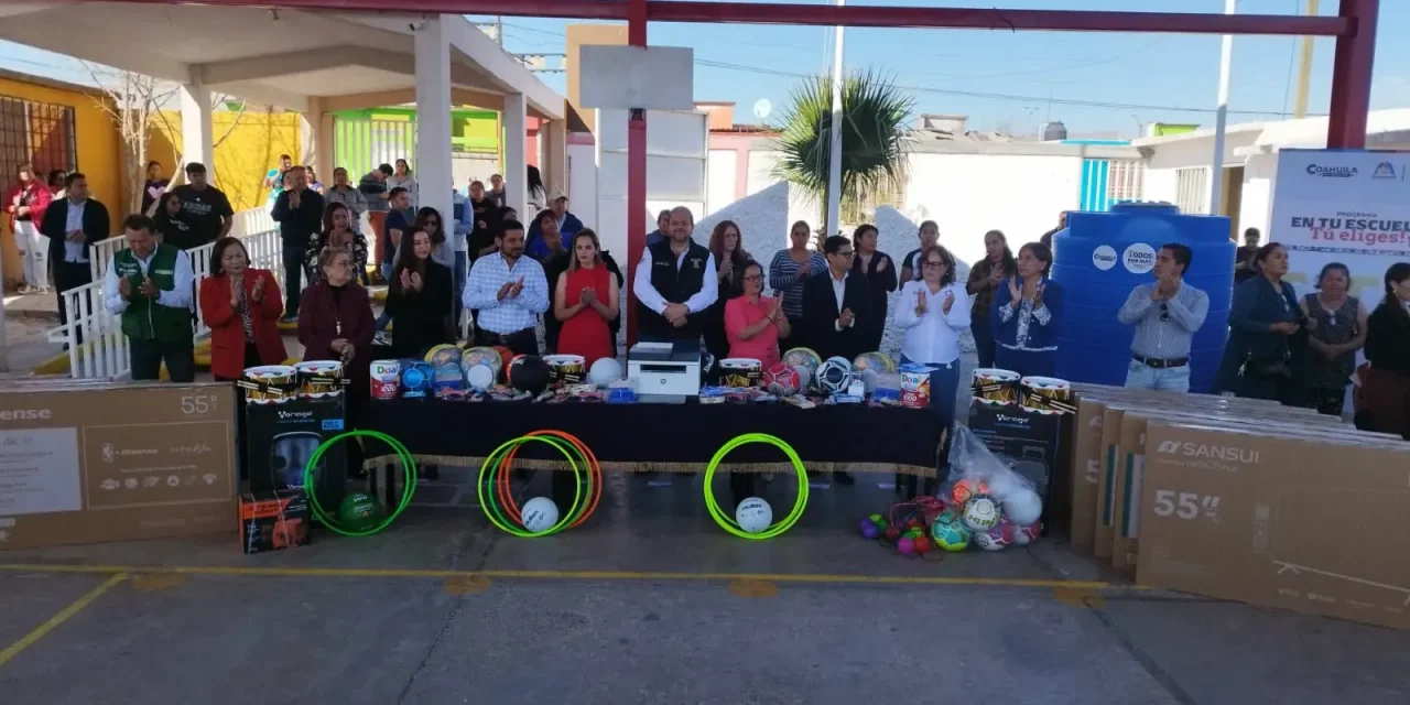 Entregan equipo y material didáctico a estudiantes en Ramos Arizpe