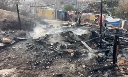 Riña termina con incendio y mujer embarazada lesionada en Saltillo