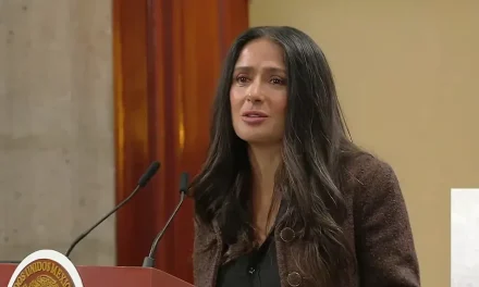 ‘Quizá lo que no teníamos era esta presidenta’: Salma Hayek y Sheinbaum anuncian blindaje histórico al cine nacional