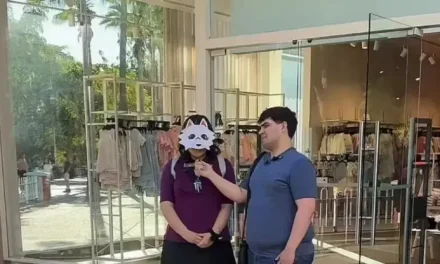 Therian arremete contra persona que la grababa en calles de Culiacán