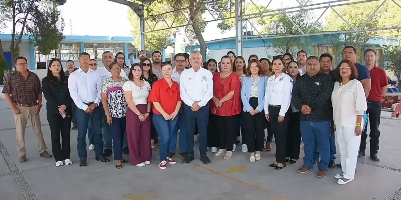 Trabajan docentes bajo protesta en secundaria número 35 de Monclova