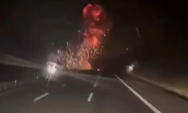 Caza F-16 se estrella en una carretera durante misión nocturna en Turquía… el piloto pierde la vida