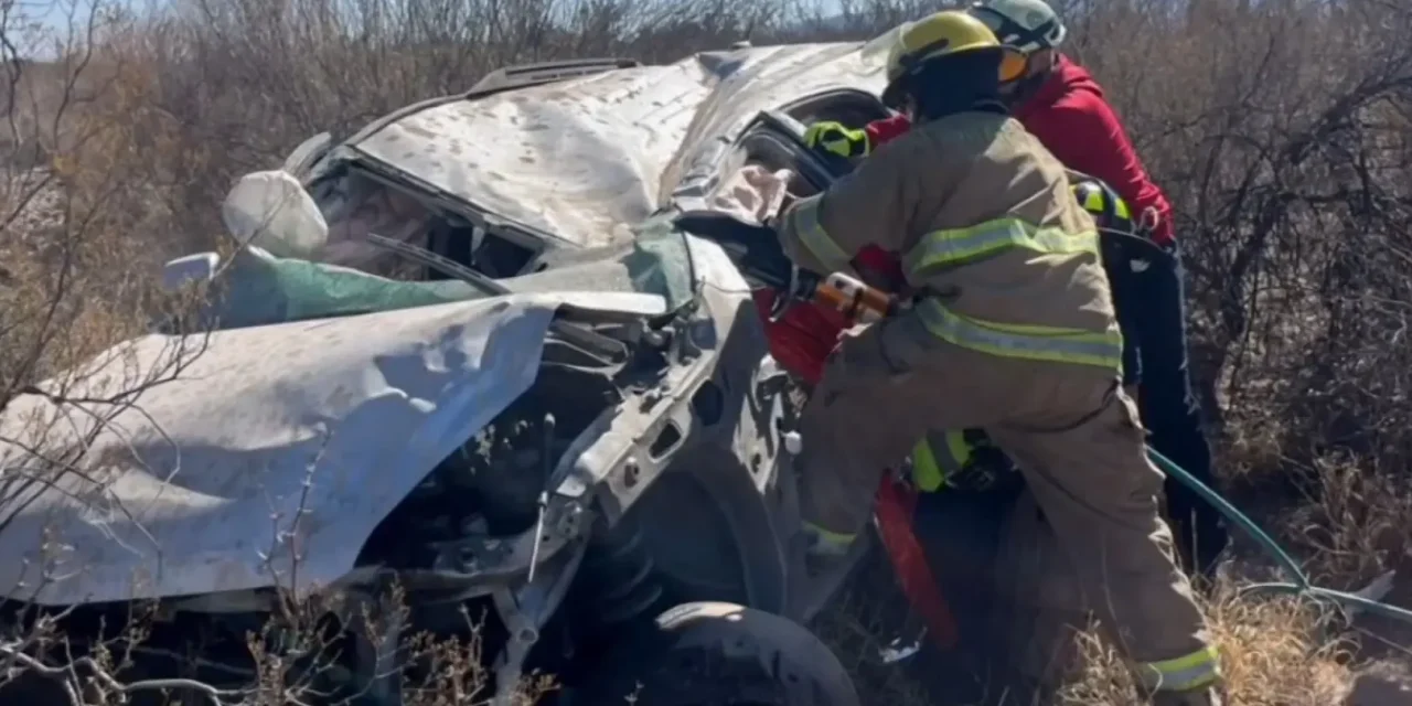 Volcadura deja a dos laguneros heridos en la carretera Saltillo- Torreón