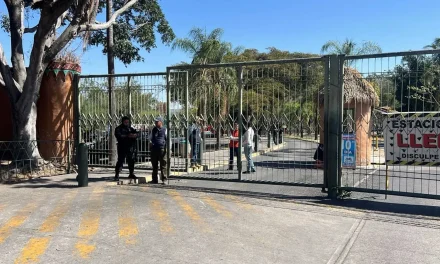 Paseo se convierte en pesadilla para más de mil personas que tuvieron que dormir en el Zoológico de Guadalajara