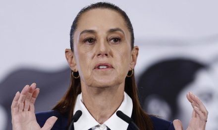 Sheinbaum pide a la Fiscalía indagar derrame de hidrocarburos