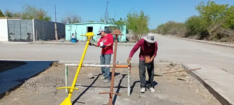 Llevan mantenimiento de plazas a la colonia Los Fresnos