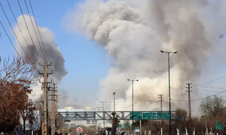 Israel bombardea 400 objetivos en Irán y destruye el búnker de Jameneí