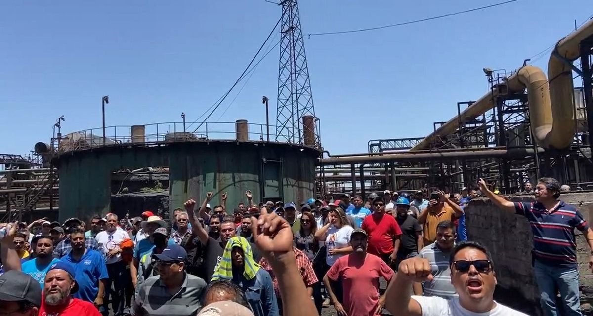 Amenazan exobreros de AHMSA con bloqueos si falla subasta