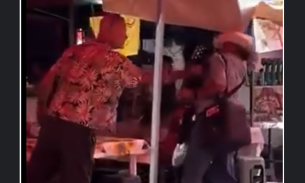 Turista estadounidense agrede a músico en Tepic, locatarios lo defienden