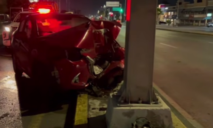 Saltillo:  Choca contra puente peatonal, se quedó dormido al volante