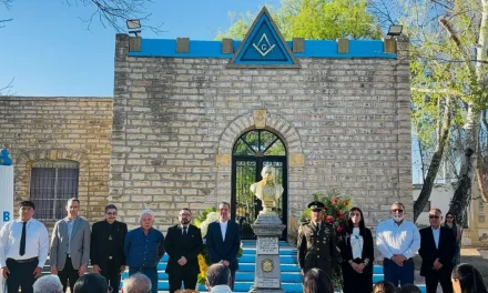 Acuña conmemora los 220 años del natalicio de Benito Juárez