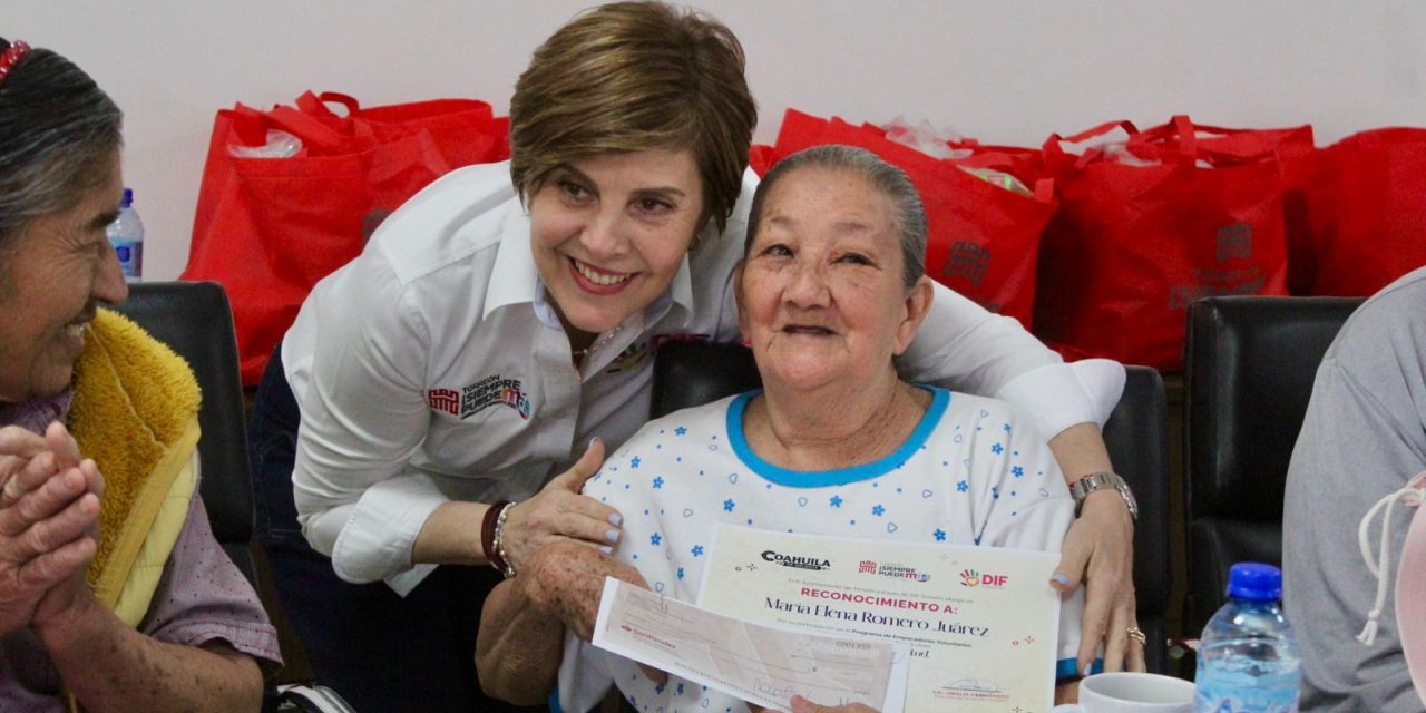 Reconoce DIF Torreón a adultos mayores del programa Empacadores Voluntarios