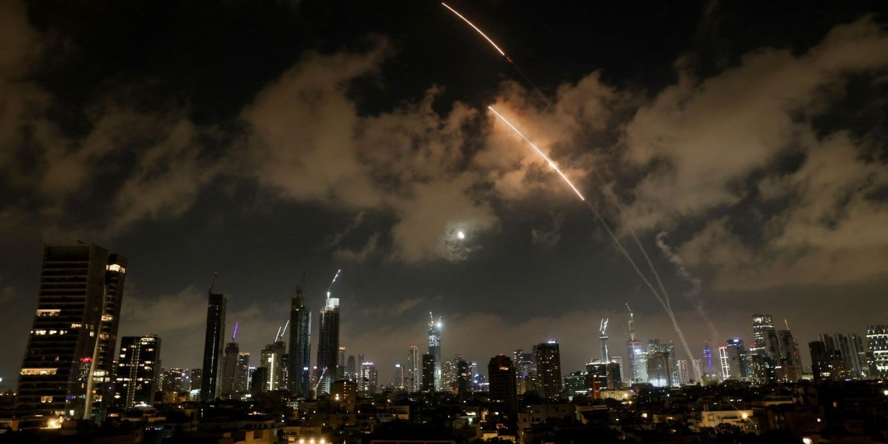 Israel e Irán mantienen intercambio de ataques