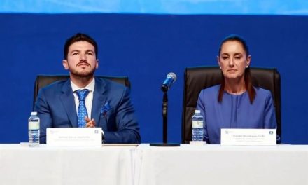 Abuchean a Samuel García frente a Sheinbaum en Nuevo León