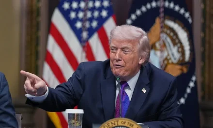 Celebra Trump la muerte Robert Mueller, exdirector del FBI que lo investigó en 2016