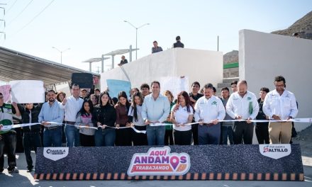 Entrega Javier Díaz parabús en beneficio del Conalep Saltillo I
