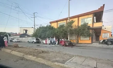 Ambos ‘estaban en verde’ y chocan durante la mañana al norte de Saltillo