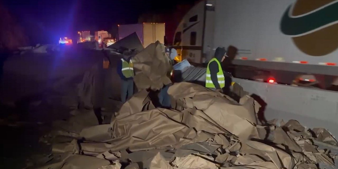 Accidente con tráiler en Los Chorros deja daños materiales