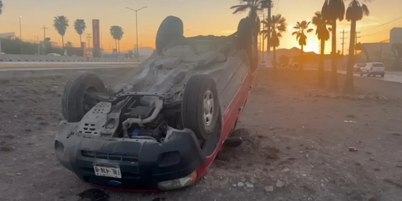 Acelerado conductor vuelca tras un supuesto cerrón en Saltillo