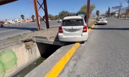 Adulto Mayor casi cae a canal pluvial en Saltillo
