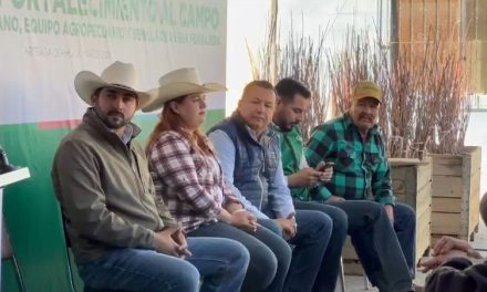 Reciben productores de manzana en Arteaga 8 mil árboles