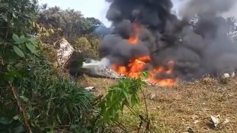 Avión de la Fuerza Aérea de Colombia se accidenta con un centenar de militares a bordo