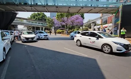 Taxistas levantan bloqueo en el AICM tras acuerdos con autoridades