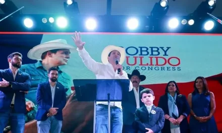Bobby Pulido avanza rumbo al Congreso de Estados Unidos; ganó las primarias en Texas