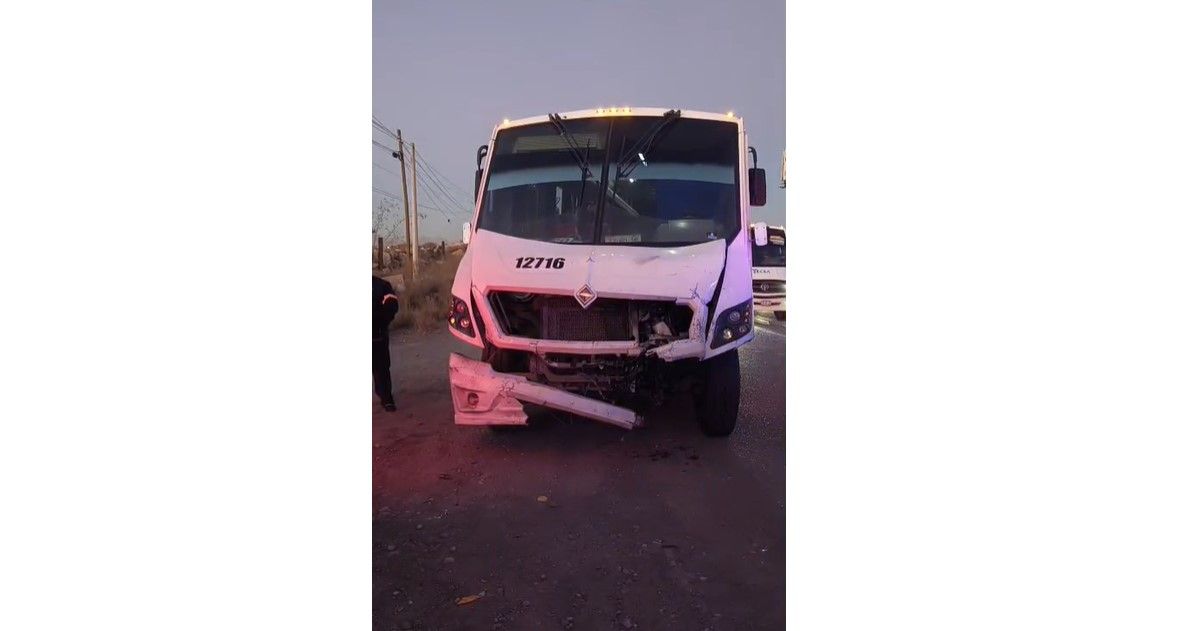 Transportes de personal chocan por alcance en la Saltillo-Monterrey