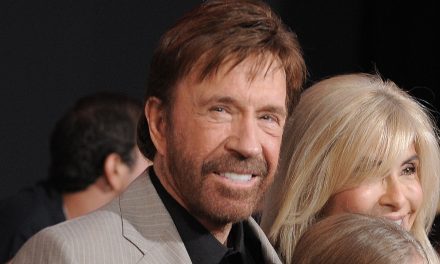 ‘A la muerte le llegó el día de su Chuck Norris’; los memes inspiró a lo largo de su vida
