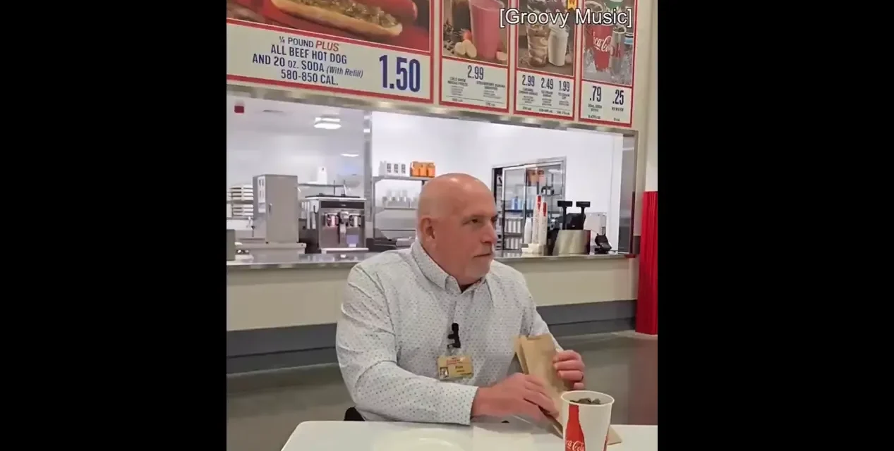 CEO de Costco come hot dog de 1.50 dólares y asegura que su precio no subirá
