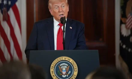 Afirma Trump que nuevos líderes de Irán quieren negociar y que está dispuesto a hacerlo
