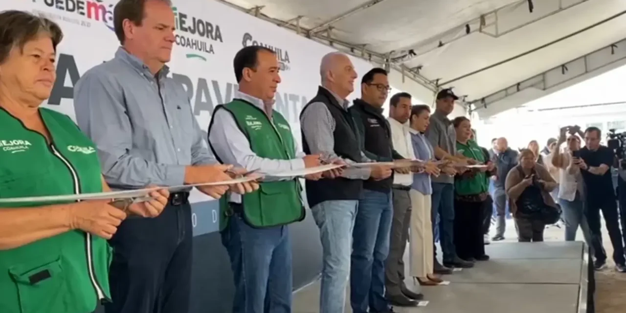 Entrega el alcalde de Torreón diversas obras de pavimentación